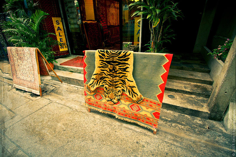 Бангкок, ковер с тигром