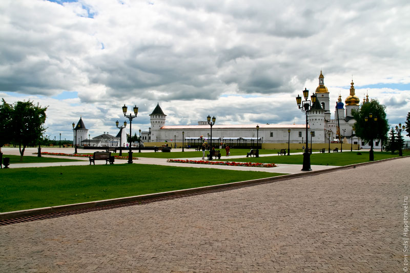 Фонтан и гостиный двор Тобольского кремля
